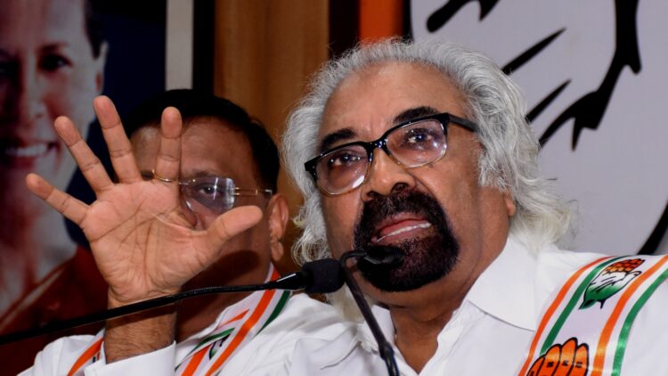 Congress leader Sam Pitroda addresses a press conference at Pradesh Congress Committee headquarters in Jaipur on Friday. Express Photo by Rohit Jain Paras. 26.04.2019.